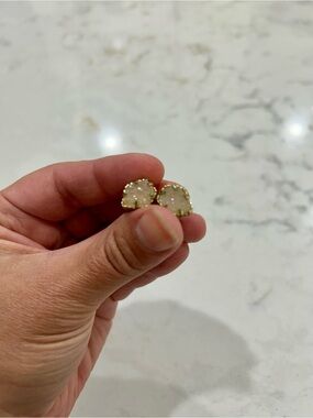 Kendra Scott Iridescent Off-White Druzy Stud Earrings with Gold Trim